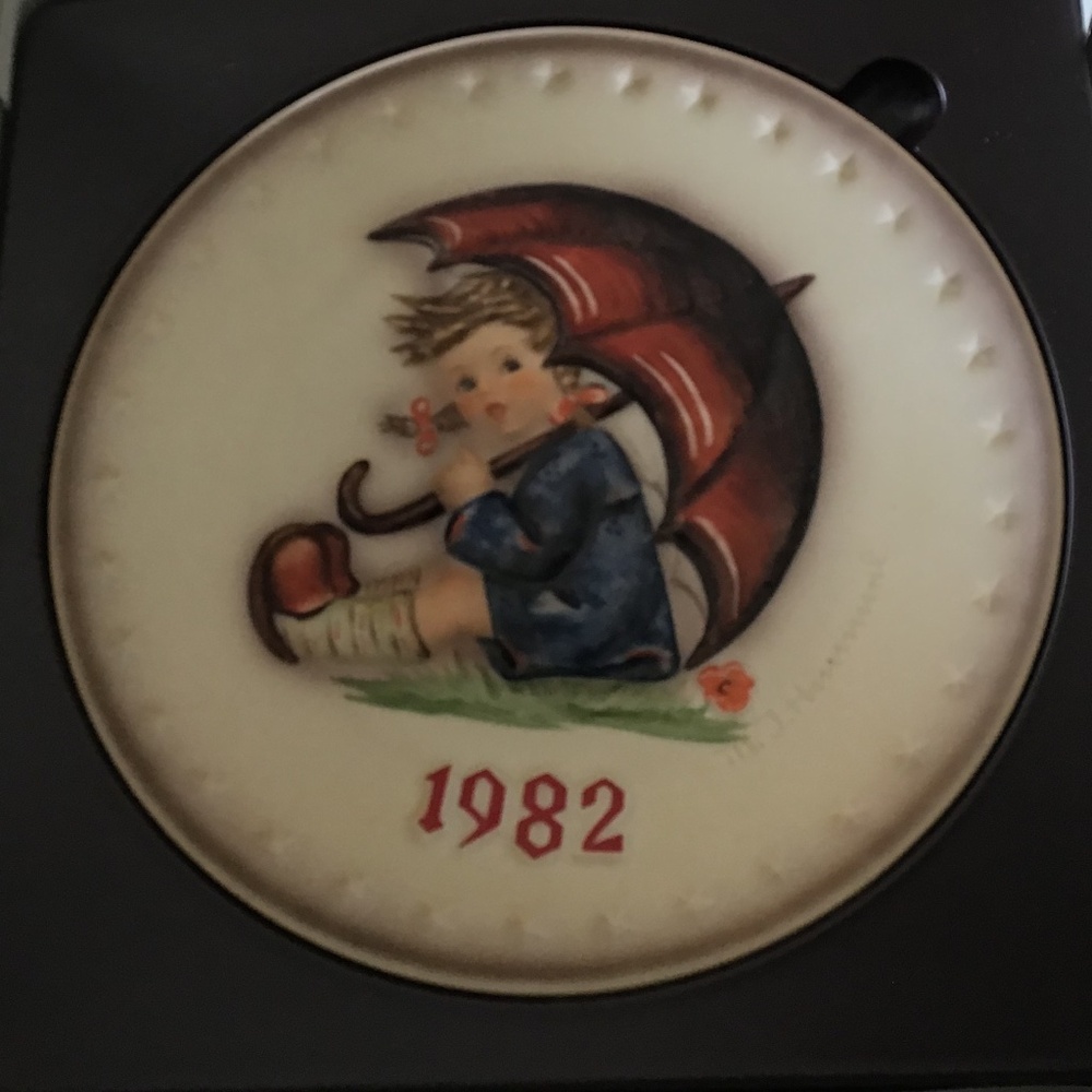 Vintage 1982 Goebel Hummel 12th Annual Collectors Plate, Estate Find- with box
